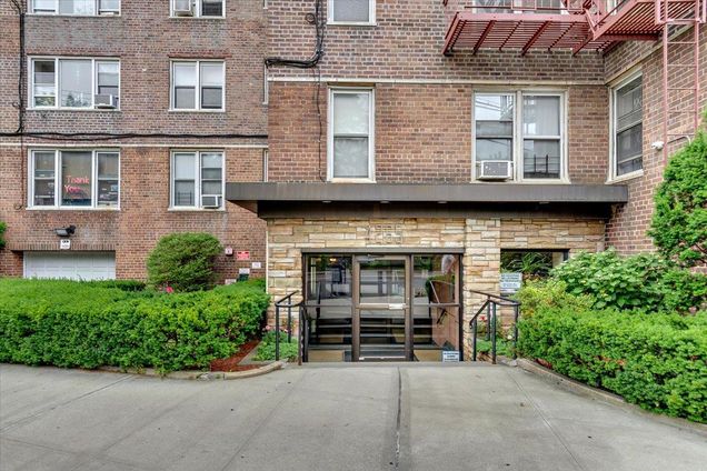 4265 Webster Avenue Unit 7D Bronx, NY House Active - Photo 1 of 14. Opens carousel modal