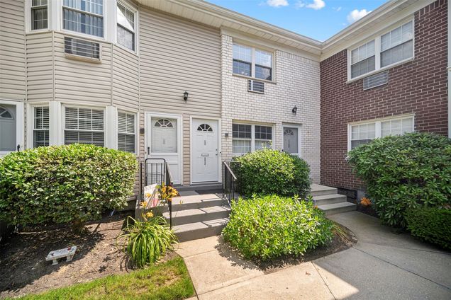 2413 Wilshire Lane Unit 2413