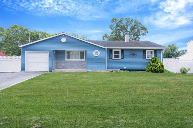94 Arpage Drive E Shirley, NY House Active - Photo 1 of 41. Opens carousel modal