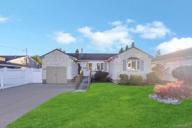136 Fulton St, Massapequa Park, NY 11762 Estately 🧡 MLS# 929740