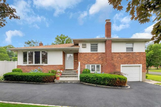 3 Locust Lane Manhasset Hills, NY House Sold - Photo 1 of 1. Opens carousel modal