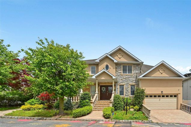 59 Fairway Lane Staten Island, NY House Sold - Photo 1 of 1. Opens carousel modal