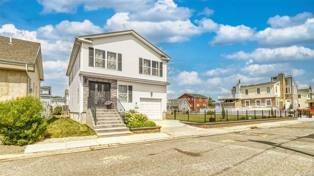 913 Arctic Street Lindenhurst, NY House Active - Photo 1 of 36. Opens carousel modal