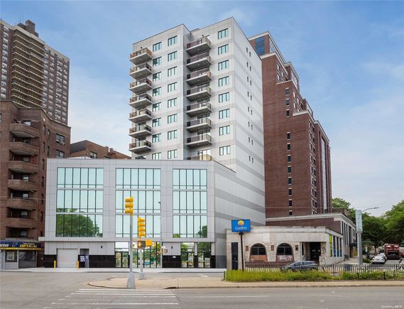 124 28 Queens Boulevard Unit 12C