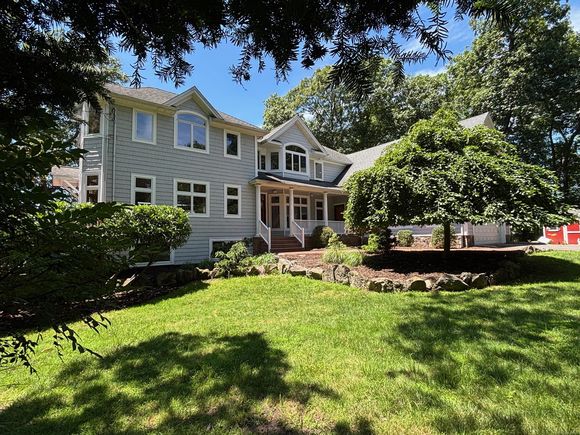 22 Flax Pond Woods Road
