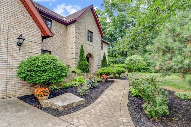 546 Southwind Drive Gahanna, OH House Sold - Photo 1 of 48. Opens carousel modal