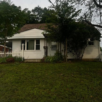 223 N Cherrywood Avenue
