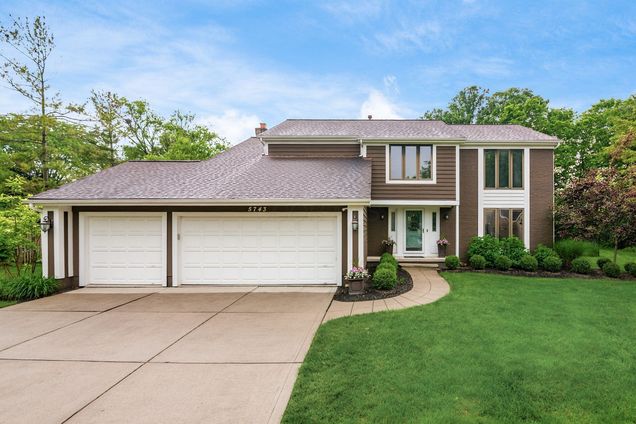 5743 Desmond Court Dublin, OH House Contingent - Photo 1 of 48. Opens carousel modal