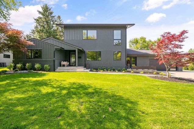 2777 Donna Drive Columbus, OH House Active - Photo 1 of 120. Opens carousel modal