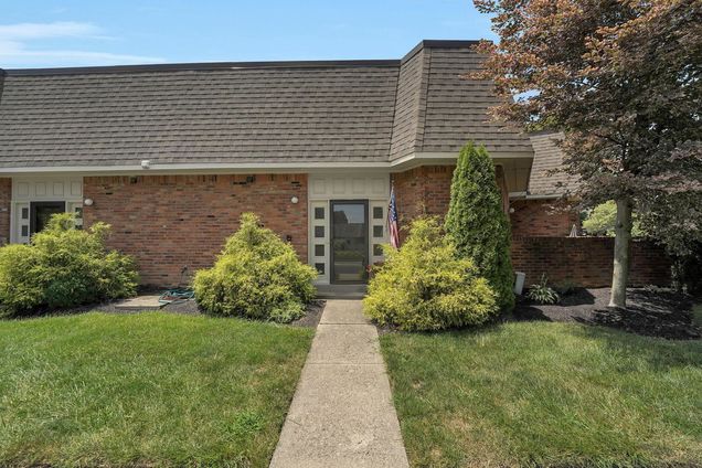 1611 Lafayette Drive Upper Arlington, OH Condo Active - Photo 1 of 36. Opens carousel modal