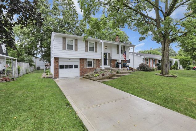 2661 Brinkman Drive Grove City, OH House Active - Photo 1 of 42. Opens carousel modal
