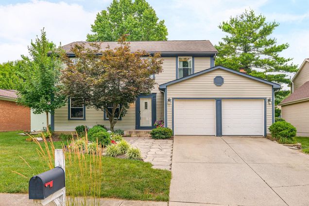 5608 Coogan Place Dublin, OH House Active - Photo 1 of 37. Opens carousel modal