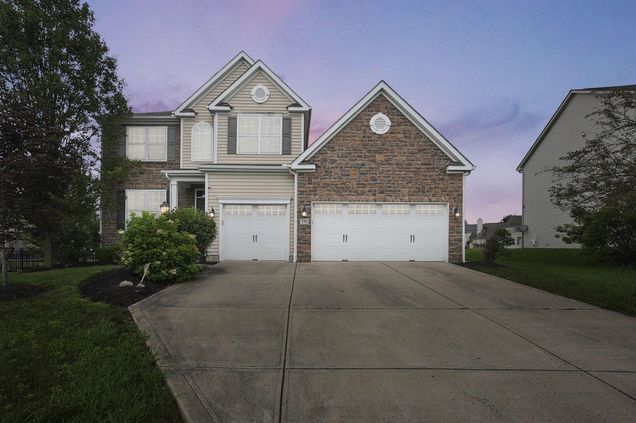 536 Stonebridge Boulevard Pickerington, OH House Active - Photo 1 of 44. Opens carousel modal