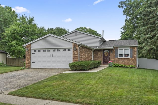 1821 Linkton Drive Powell, OH House Active - Photo 1 of 54. Opens carousel modal