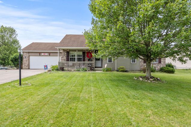 180 Jefferson Ridge Drive Pataskala, OH House Active - Photo 1 of 31. Opens carousel modal