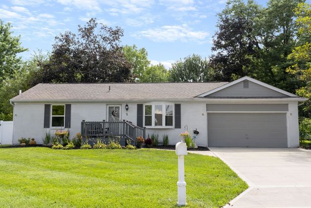 5 Middleview Drive Sunbury, OH House Active - Photo 1 of 29. Opens carousel modal