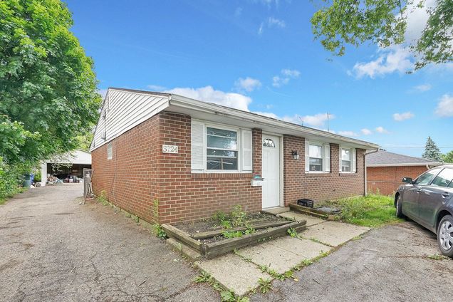 3724 Abney Road Columbus, OH House Active - Photo 1 of 35. Opens carousel modal