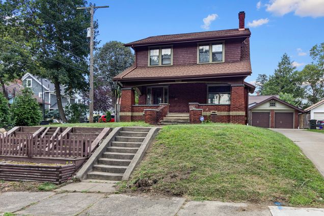 1417 10th Street NW Canton, OH House Active - Photo 1 of 37. Opens carousel modal