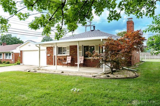 804 Hollendale Drive Kettering, OH House Active - Photo 1 of 29. Opens carousel modal