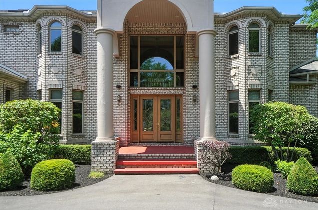 2655 Ballydoyle Drive Springfield, OH House Active - Photo 1 of 99. Opens carousel modal
