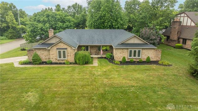 7985 S Winding Way Tipp City, OH House Active - Photo 1 of 32. Opens carousel modal