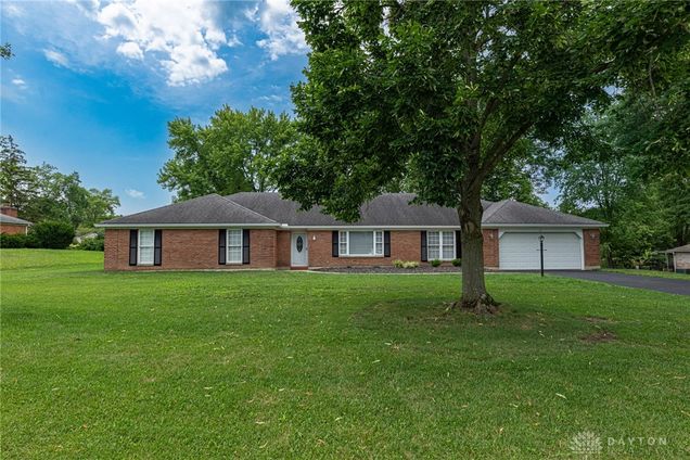 1434 Roamont Drive Washington Twp, OH House Active - Photo 1 of 43. Opens carousel modal