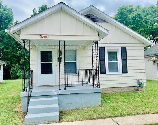 827 W Perrin Avenue Springfield, OH House Active - Photo 1 of 27. Opens carousel modal
