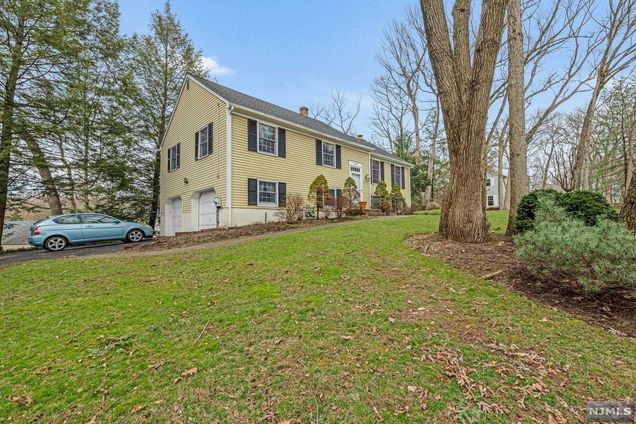 888 Roberts Ct Franklin Lakes NJ 07417 Estately 🧡 MLS# 22010386