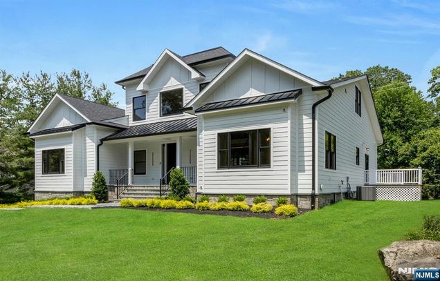 35 Lillian Court