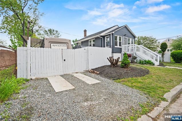 5 Wedgewood Avenue