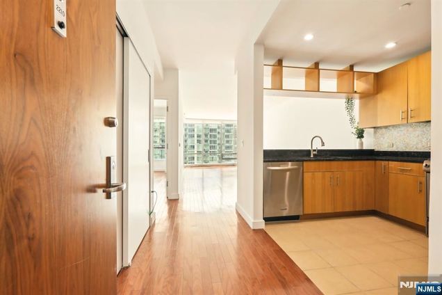 1 Shore Lane Unit 2210