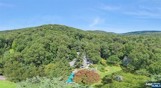 21 Midvale Mountain Road Mahwah, NJ House Active - Photo 1 of 42. Opens carousel modal