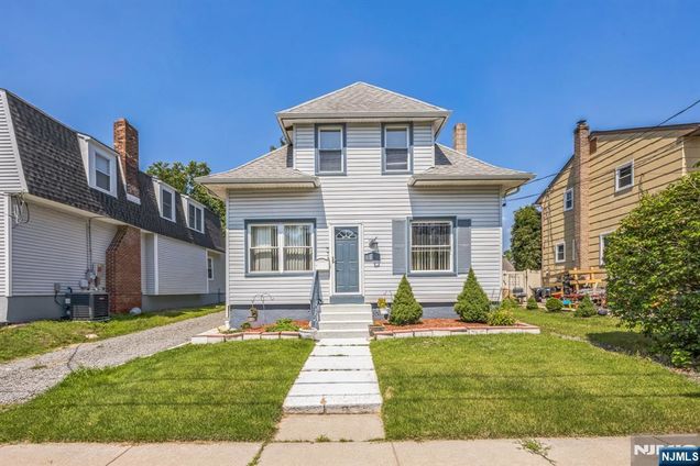 325 Woodbine Avenue
