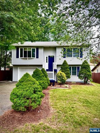 589 Lake Shore Drive Par-troy Hills Twp., NJ House Active - Photo 1 of 15. Opens carousel modal