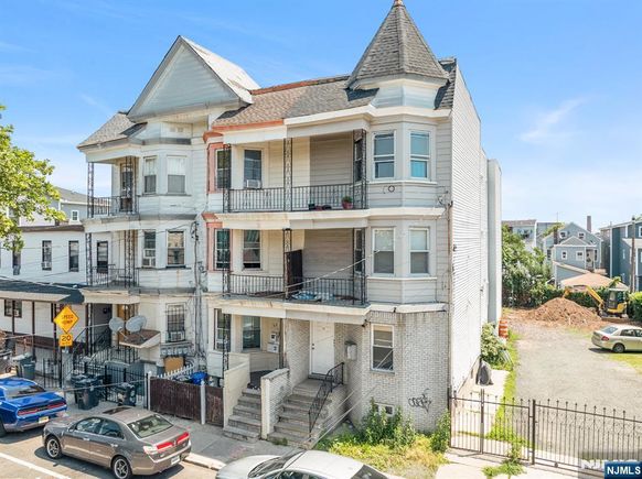 50 Martin Luther King Jr Boulevard Unit 2 Newark, NJ Apartment Active - Photo 1 of 14. Opens carousel modal