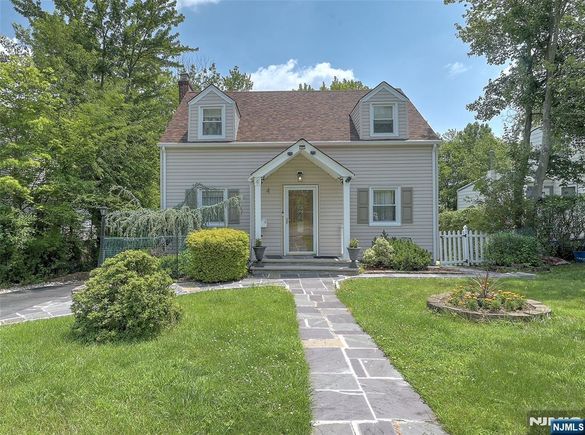 4 Pleasant Valley Way