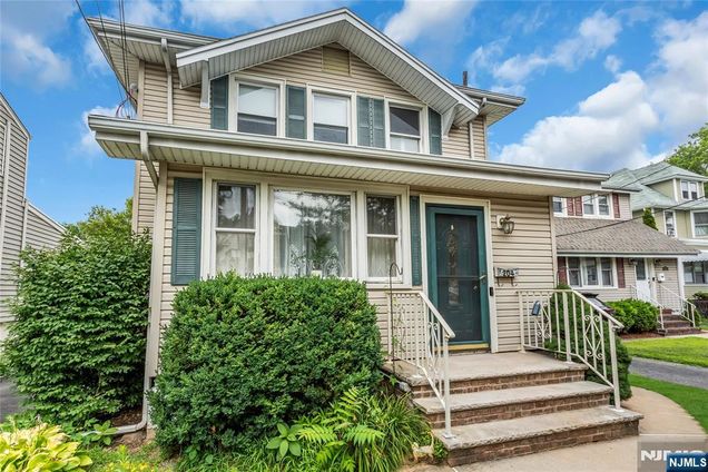 204 Bogert Street