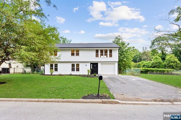 151 Pine Avenue