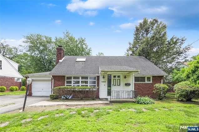 468 W Ivy Lane
