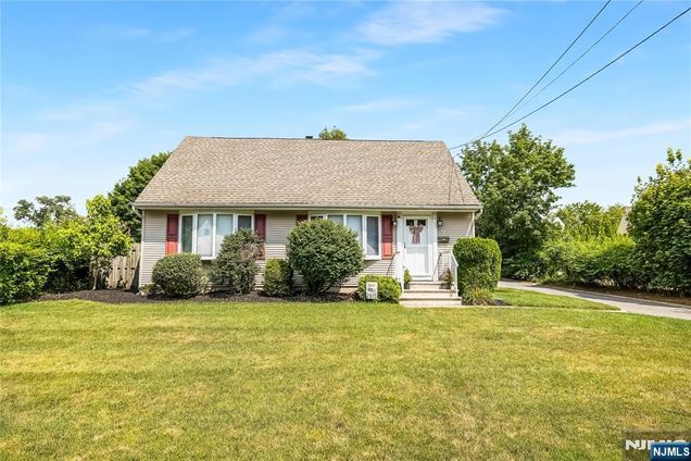 41 Oakley Way Wayne, NJ House Active - Photo 1 of 30. Opens carousel modal