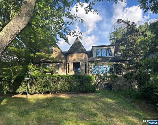 656 N Forest Drive