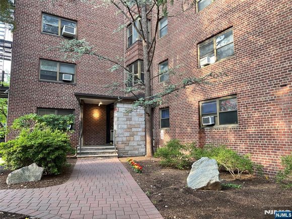 411 Park Unit 3B