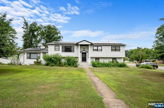 37 Pitman Place Wayne, NJ House Active - Photo 1 of 23. Opens carousel modal