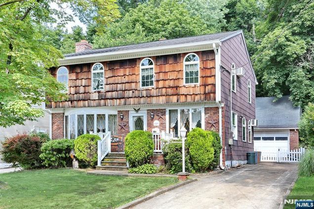 159 Burr Place