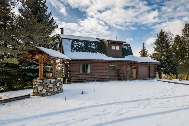 206 Skyline Dr Blaine County, ID House Active - Photo 1 of 16. Opens carousel modal