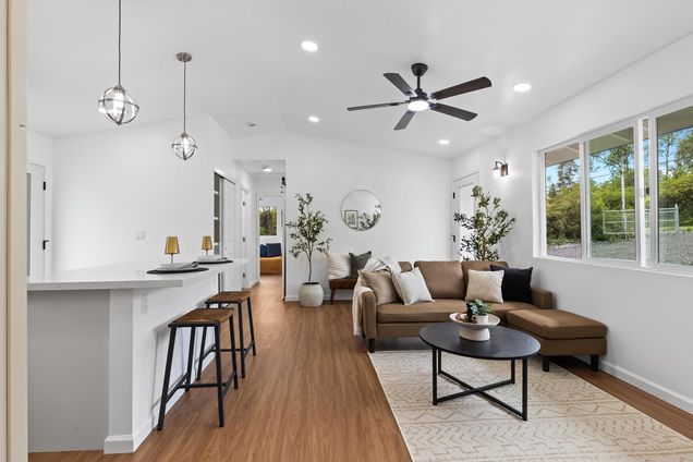 16 2093 Leilani Dr