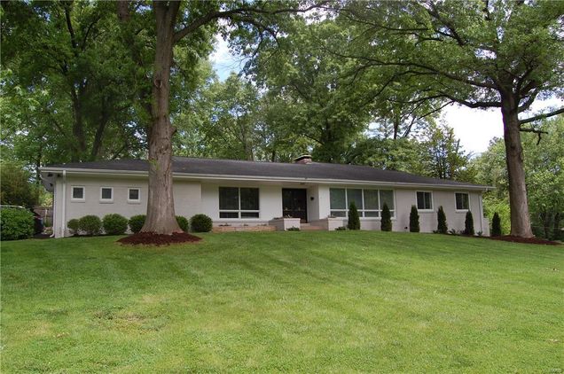 9 Dogwood Lane Ladue, MO House Sold - Photo 1 of 15. Opens carousel modal
