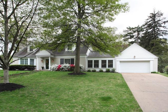 6 Willow Oak Lane St Louis, MO House Sold - Photo 1 of 21. Opens carousel modal