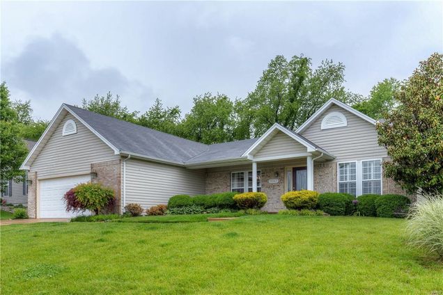 1947 Meadow Trails Florissant, MO House Sold - Photo 1 of 41. Opens carousel modal