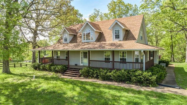 692 Lakeview Drive Mount Olive, IL House Sold - Photo 1 of 45. Opens carousel modal